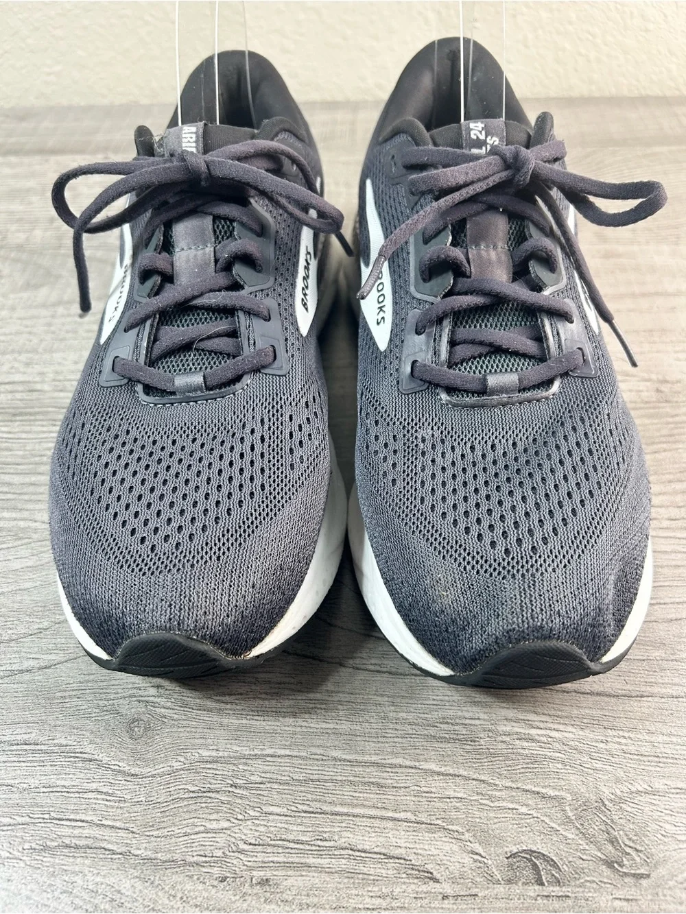 Brooks Ariel GTS 24 Women’s  Size 11 B Gray and White Running Sneakers Shoes
